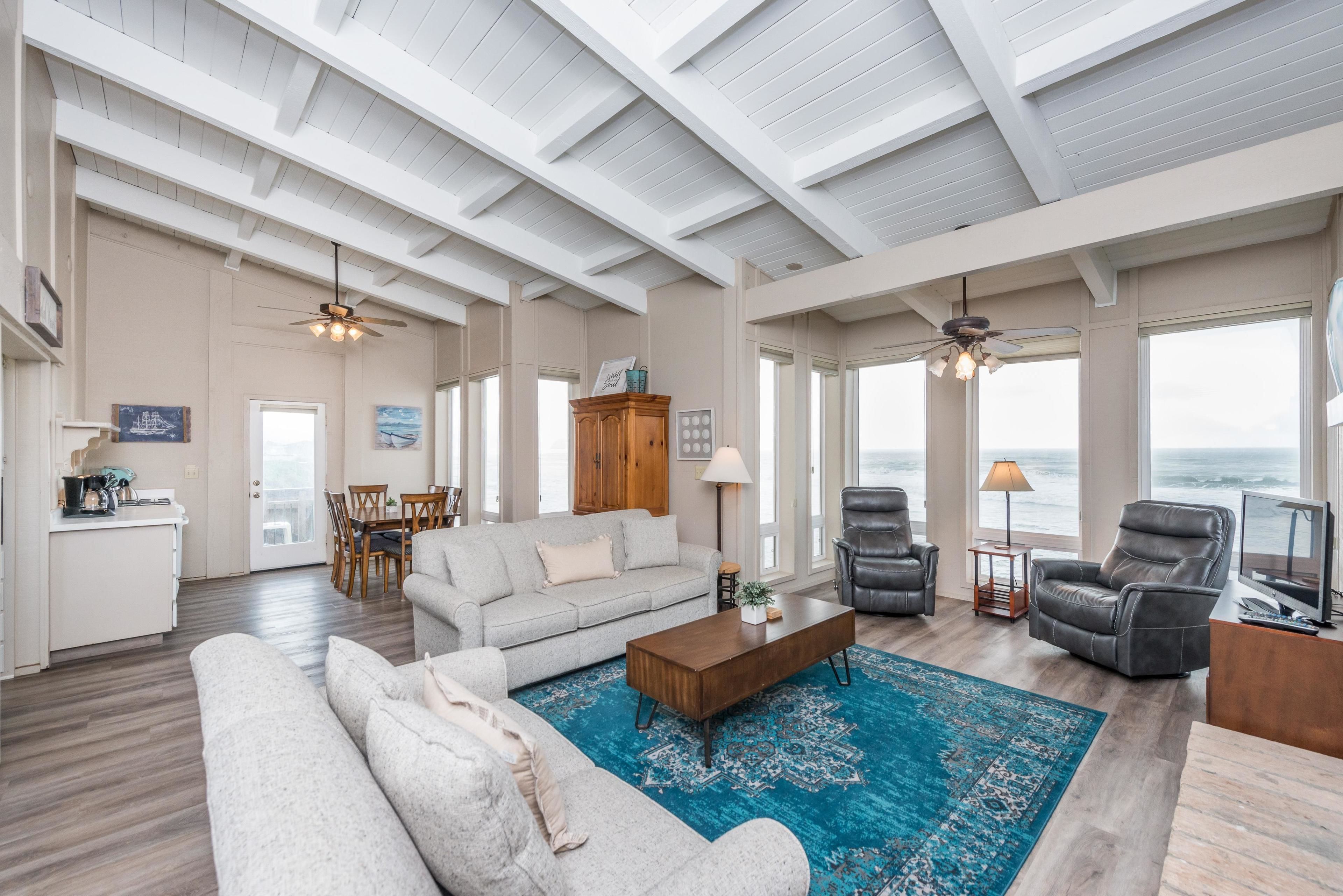 House, Multiple Beds (One-Bedroom Apartment) | Living area