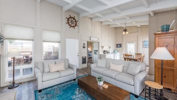 House, Multiple Beds (One-Bedroom Apartment) | Living area