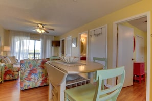 In-room dining - Apartment (Gulf Shores)