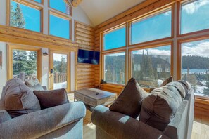Hus - flera sängar (Three-Bedroom Apartment) | Vardagsrum