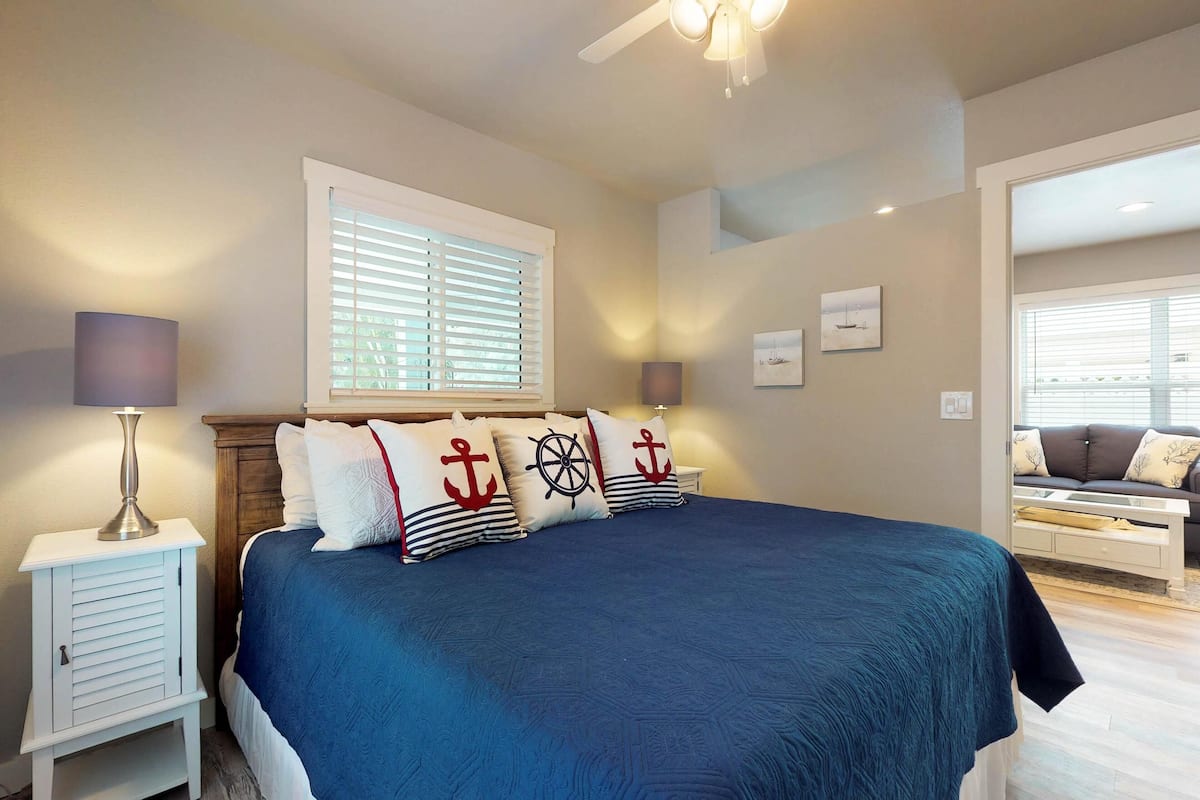 House, 1 King Bed (Apartment)