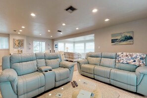 Huis, 1 kingsize bed met slaapbank (One-Bedroom House) | Woonkamer