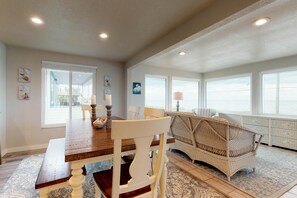 House, 1 King Bed with Sofa bed (One-Bedroom House) | Private kitchen