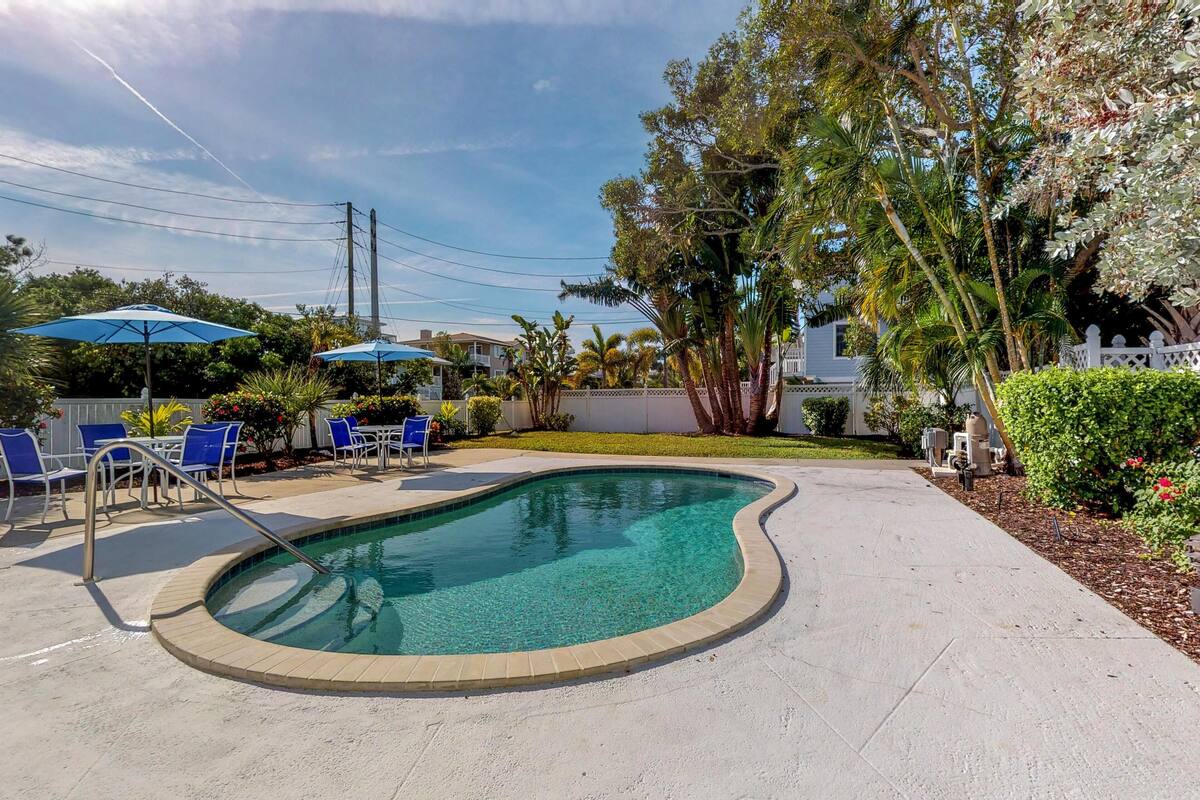House, 1 King Bed with Sofa bed (One-Bedroom House) | Pool