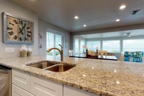 Huis, 1 kingsize bed met slaapbank (One-Bedroom House) | Privékeuken