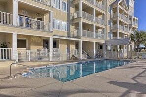 House, Multiple Beds (Two-Bedroom Apartment) | Pool