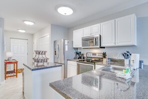 House, Multiple Beds (Two-Bedroom Apartment) | Private kitchen