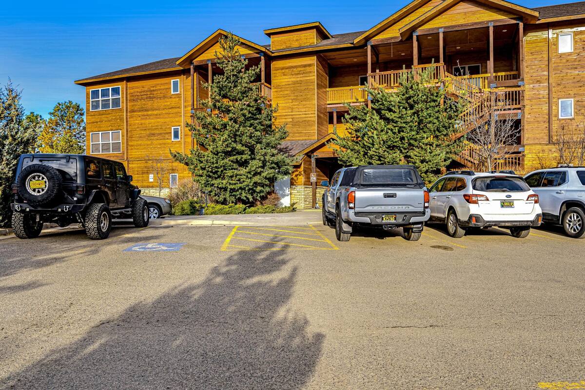 House, Multiple Beds (Three-Bedroom Apartment) | Parking