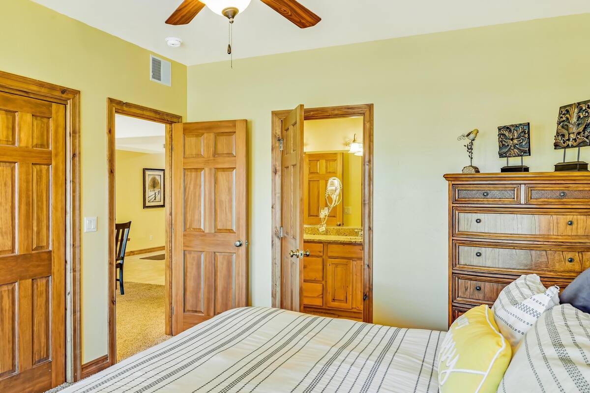 House, Multiple Beds (Three-Bedroom Apartment)