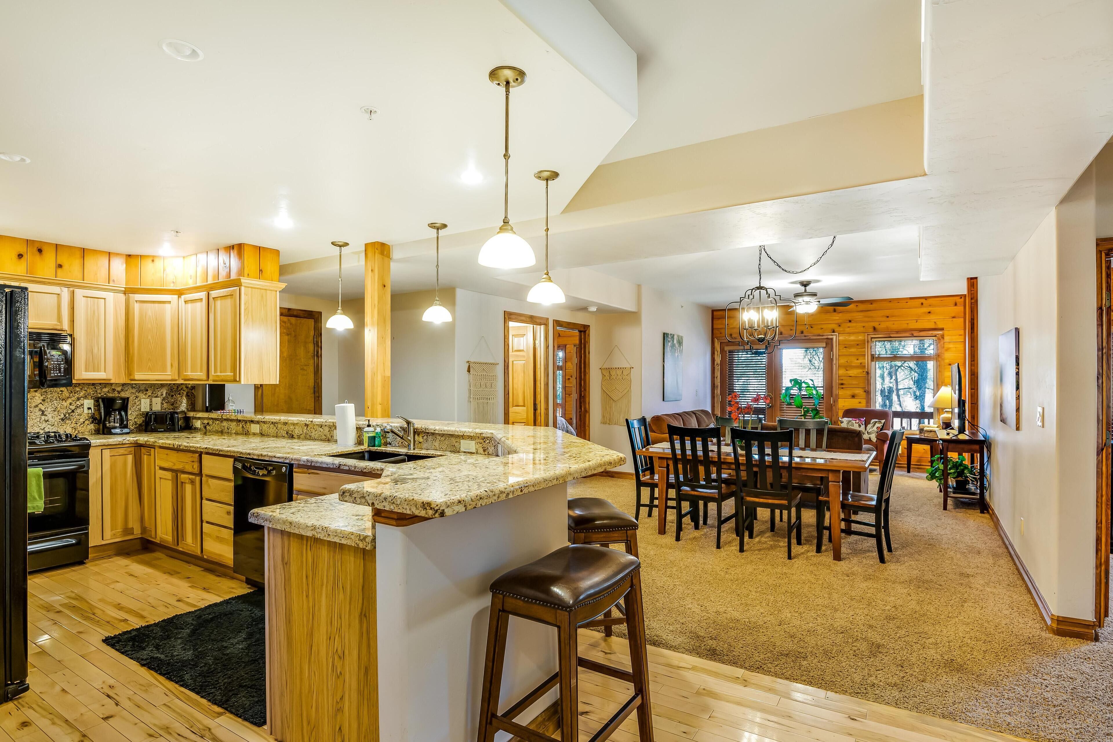 Nhà, nhiều giường (Three-Bedroom Apartment) | Bếp riêng