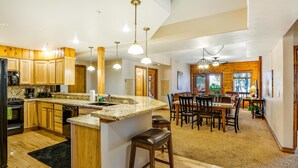 บ้านพัก, หลายเตียง (Three-Bedroom Apartment) | ครัวส่วนตัว