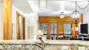 บ้านพัก, หลายเตียง (Three-Bedroom Apartment) | ครัวส่วนตัว