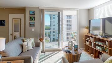 House, Multiple Beds (Studio) | Living room