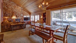 Unclassified image, 3 of 1000, button - Three-bedroom Apartment (Mammoth Lakes)