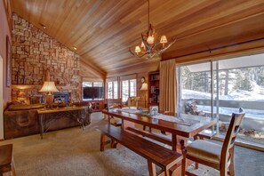 Casa, varias camas (Three-Bedroom Apartment) | Servicio a la habitación