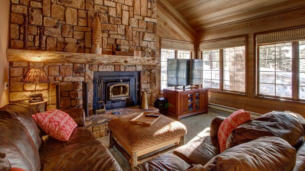 Unclassified image, 1 of 1000, button - Three-bedroom Apartment (Mammoth Lakes)