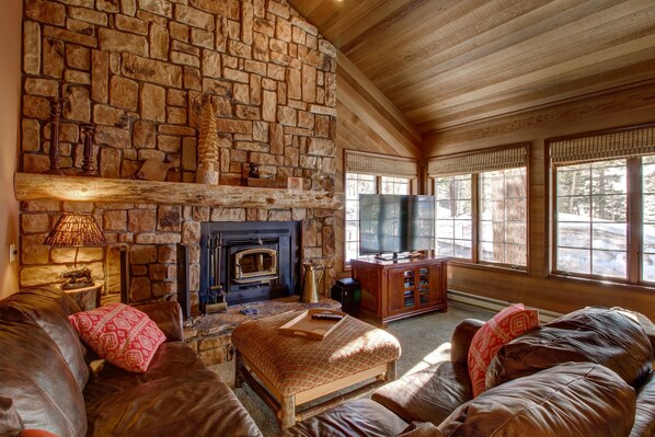 Casa, varias camas (Three-Bedroom Apartment) | Área de sala de estar