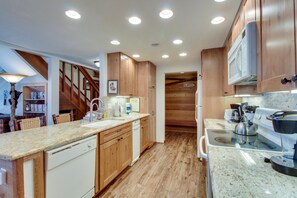 Casa, varias camas (Three-Bedroom Apartment) | Cocina privada