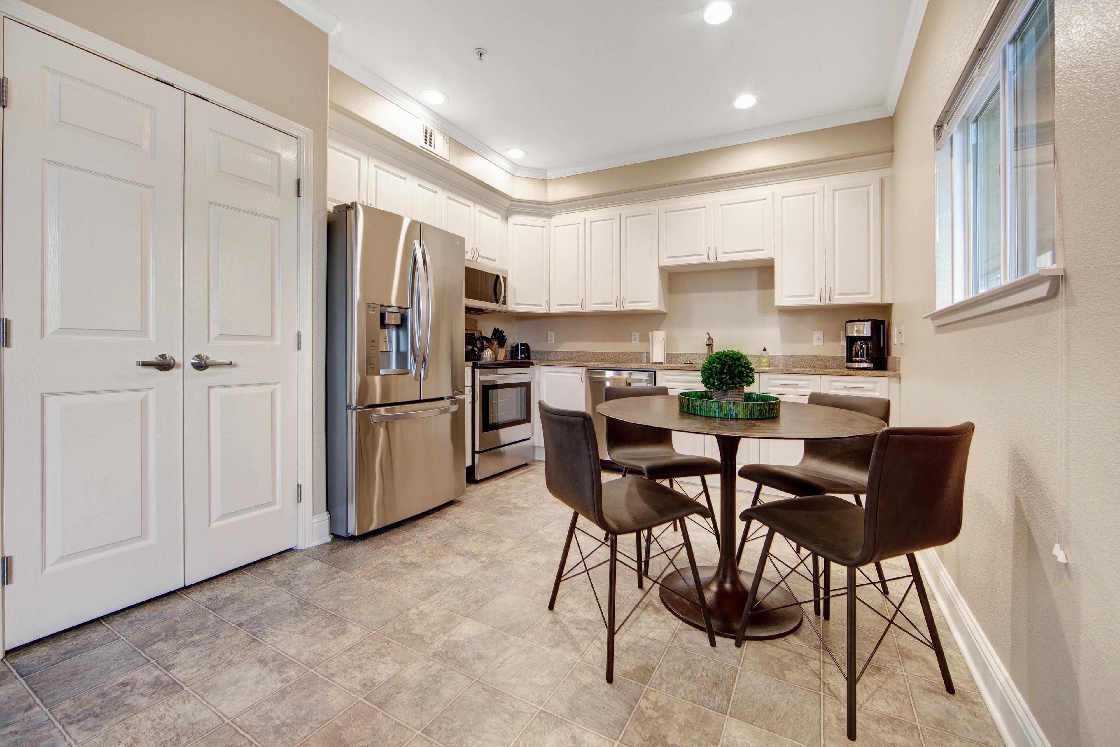 House, Multiple Beds (Two-Bedroom Apartment) | Private kitchen