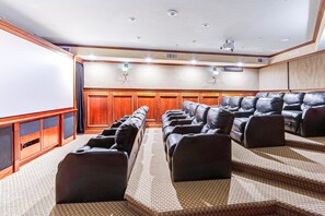 Theatre show - Two-bedroom Apartment (Santa Clara)