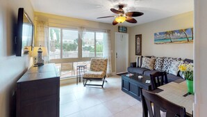 Unclassified image, 3 of 53, button - One-bedroom House (Pompano Beach)