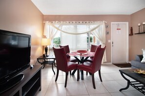 하우스, 퀸사이즈침대 1개 및 소파베드 (One-Bedroom House) | 다이닝