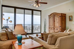 Talo, useita sänkyjä (Three-Bedroom Apartment) | Oleskelualue