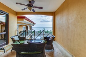 House, Multiple Beds (Three-Bedroom House) | Dining