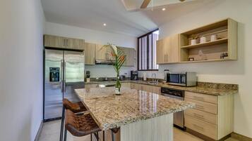 Rumah, 2 Tempat Tidur Queen (Two-Bedroom House) | Dapur pribadi