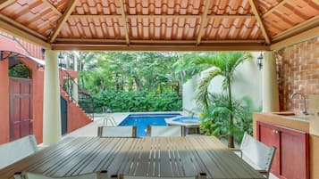 Rumah, 2 Tempat Tidur Queen (Two-Bedroom House) | Kolam renang outdoor