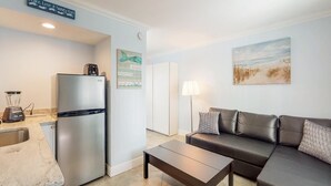 Unclassified image, 2 of 33, button - One-bedroom Suite (Clearwater)