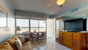 Unclassified image, 3 of 311, button - One-bedroom Apartment (Daytona Beach)