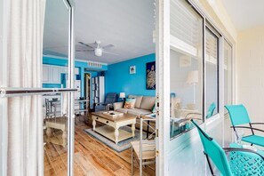 House, 1 Queen Bed with Sofa bed (One-Bedroom Apartment) | Living area