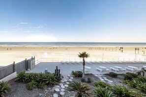 Rumah, 2 Tempat Tidur Queen (Studio) | Pemandangan pantai/laut