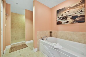 Hus - flera sängar (Two-Bedroom House) | Djupt badkar