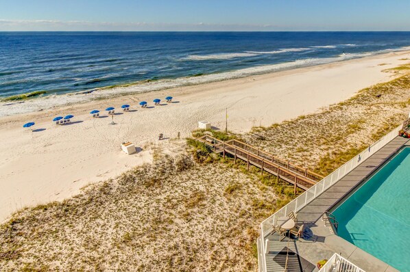 Talo, 1 suuri parisänky ja vuodesohva (Two-Bedroom Apartment) | Näkymä rannalle/valtamerelle