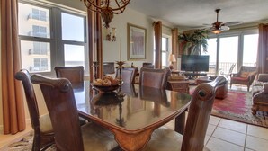 Talo, useita sänkyjä (Three-Bedroom Apartment) | Ruokailu omassa huoneessa