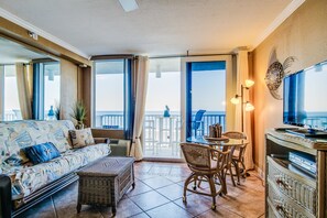 House, 1 Queen Bed with Sofa bed (Studio with Balcony) | Living area