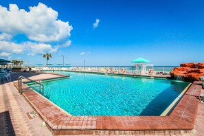 Hus - 1 queensize-säng (Apartment with Balcony) | Pool