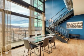 In-room dining - Two-bedroom Apartment (Colorado Springs)