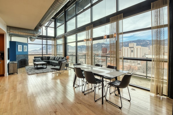 House, Multiple Beds (Two-Bedroom Apartment) | Meeting facility