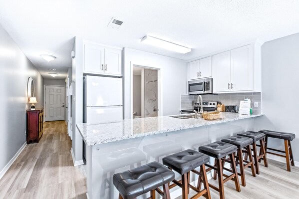 House, 1 King Bed with Sofa bed (Two-Bedroom House) | Private kitchen