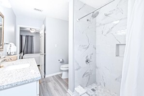House, 1 King Bed with Sofa bed (Two-Bedroom House) | Bathroom - Two-bedroom House (Miramar Beach)