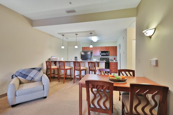 House, 1 King Bed (Two-Bedroom House) | Living room