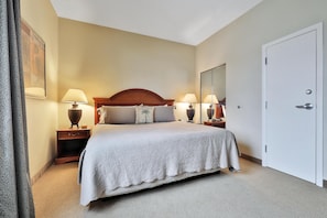 House, 1 King Bed (Two-Bedroom House)