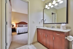Room - Two-bedroom House (New Smyrna Beach)