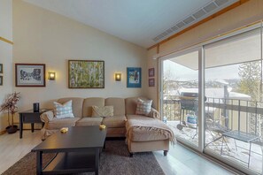 House, 1 King Bed with Sofa bed (Two-Bedroom Apartment) | Living area - Two-bedroom Apartment (Breckenridge)