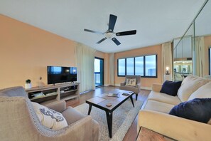 独立别墅, 多张床 (Two-Bedroom Apartment) | 起居区