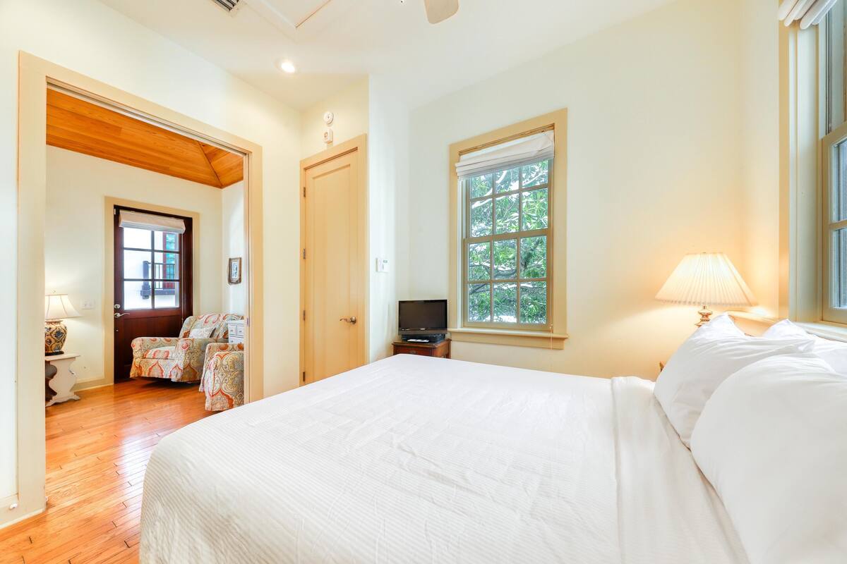 House, 1 Queen Bed with Sofa bed (Two-Bedroom House)