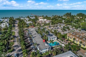 House, 1 Queen Bed (Bungalow) | Property grounds